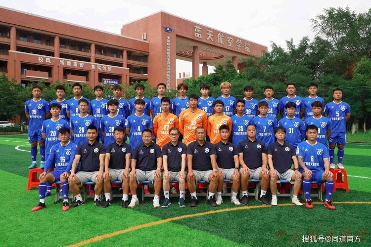 开云官方网站：5000现场观众+16万人收看第十二届桂超联赛开幕